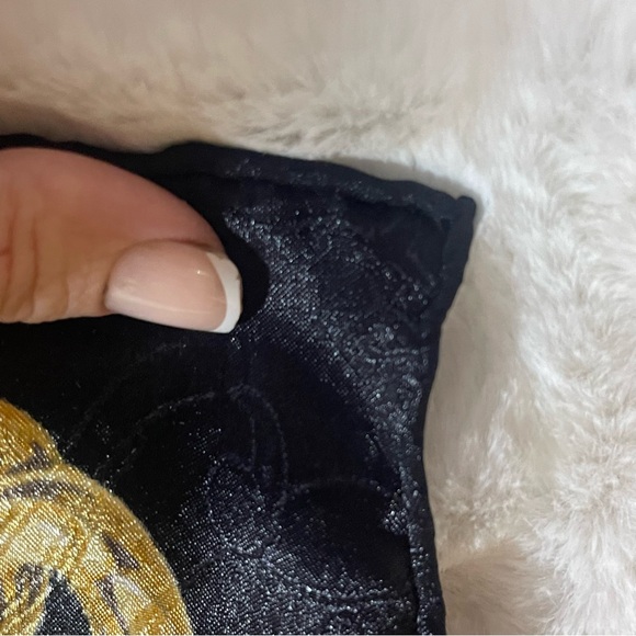 SOLD Chanel Vtg 80’s Authentic Chain Motif Logo Spellout Black Gold Silk Scarf - Picture 14 of 14